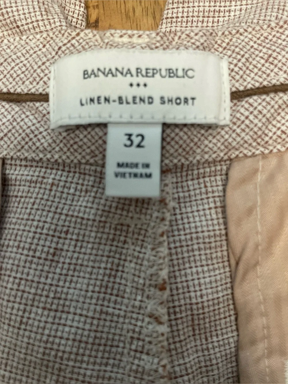 Banana Republic Linen blend tan shorts  Size 32